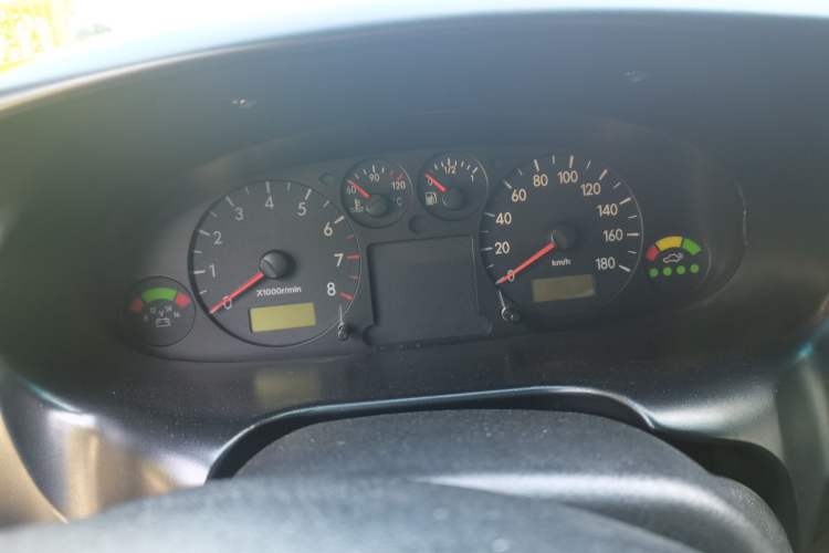 Used JAC Refine 2011 2.0L Shuttle Gasoline Comfort Edition HFC4GA3
