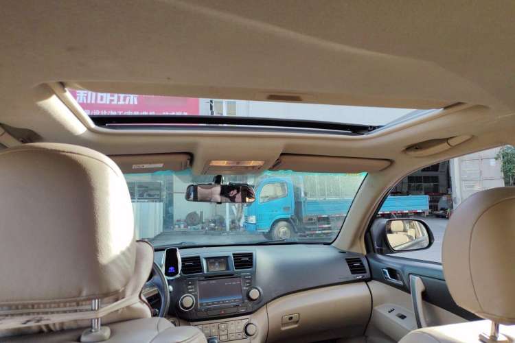 Used Toyota Highlander 2009 2.7L Two-Wheel Drive 7-Seater Luxury Edition
