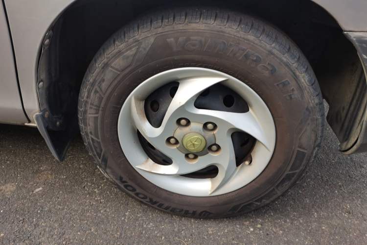 Used JAC Refine 2011 2.0L Shuttle Gasoline Comfort Edition HFC4GA3
