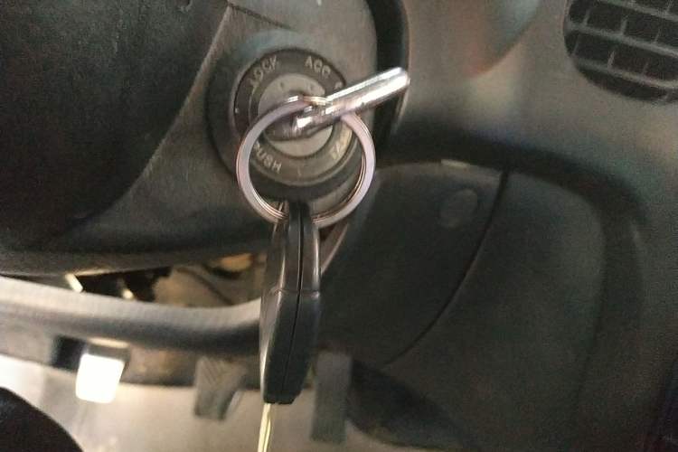 Used JAC Refine 2011 2.0L Shuttle Gasoline Comfort Edition HFC4GA3
