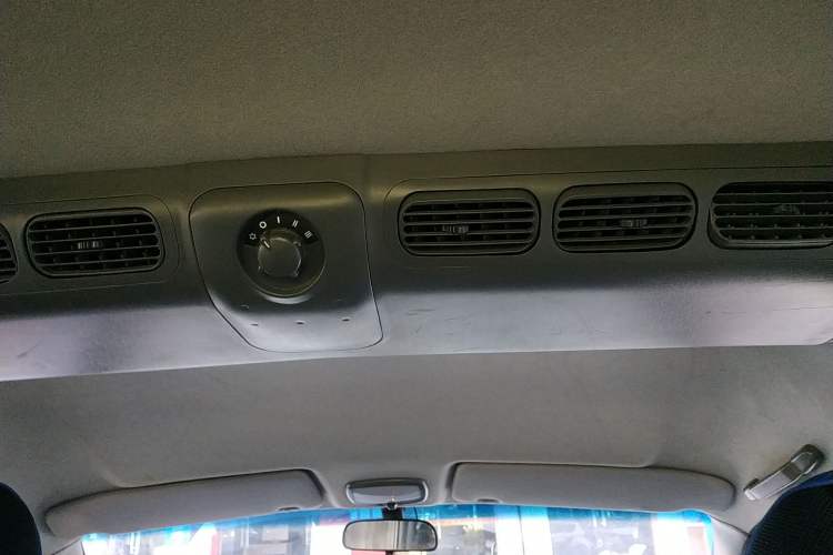 Used JAC Refine 2011 2.0L Shuttle Gasoline Comfort Edition HFC4GA3
