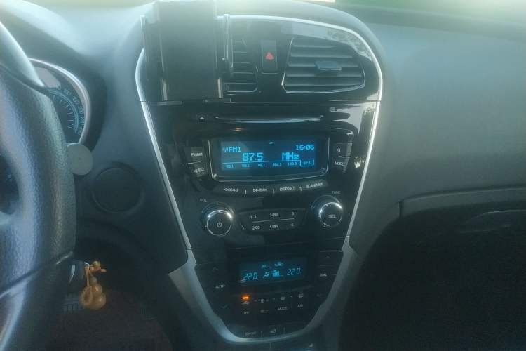 Used GAC Trumpchi GS5 Super 2015 2.0L Automatic Two-Wheel Drive Comfort Edition Audio And AC Panel