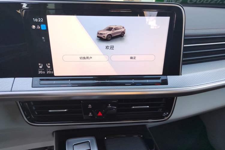 Used Volkswagen Tavendor 2023 380TSI All-Wheel Drive R-Line Journey Edition Audio And AC Panel