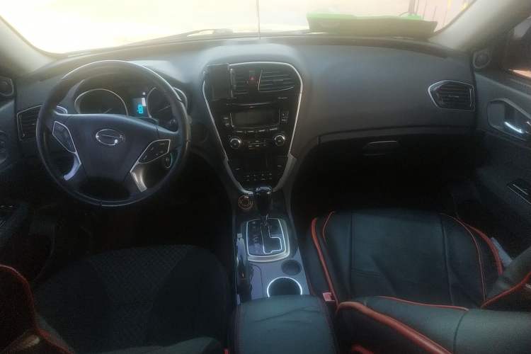 Used GAC Trumpchi GS5 Super 2015 2.0L Automatic Two-Wheel Drive Comfort Edition Center Console