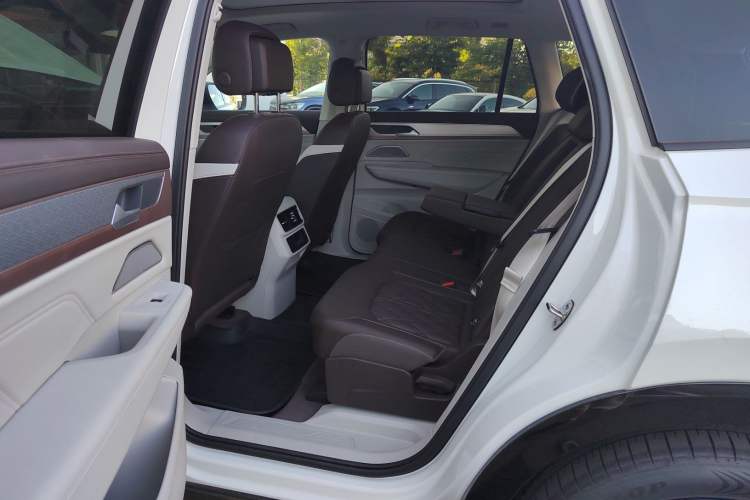 Used Volkswagen Tavendor 2023 380TSI All-Wheel Drive R-Line Journey Edition Left Rear Seat