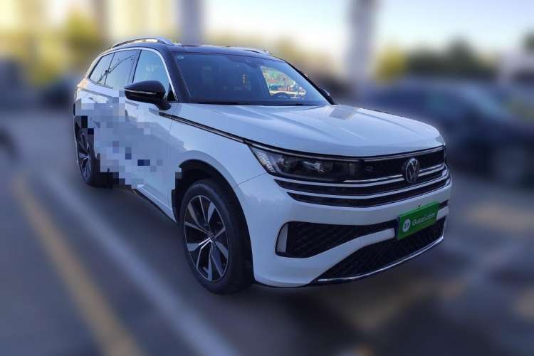 Used Volkswagen Tavendor 2023 380TSI All-Wheel Drive R-Line Journey Edition Front Right 45 Deg