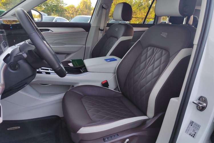 Used Volkswagen Tavendor 2023 380TSI All-Wheel Drive R-Line Journey Edition Left Front Seat