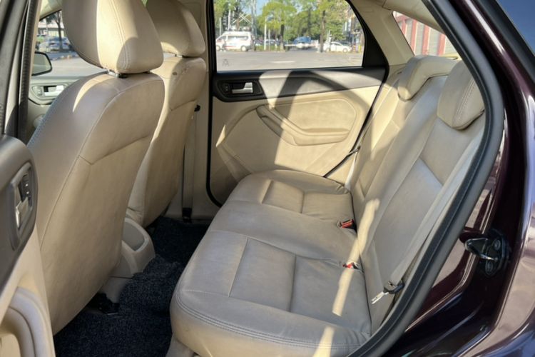 Used Ford Focus 2013 Sedan Classic 1.8L Automatic Base Model