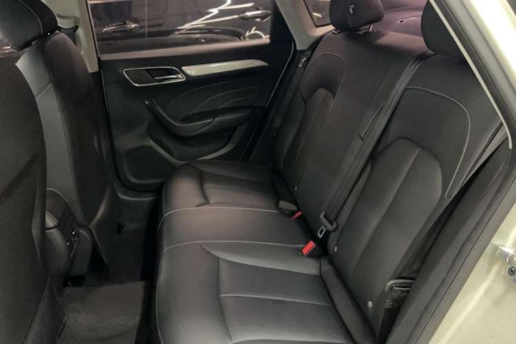 Used Roewe i6 New Energy 2017 45T Hybrid Connect & Smart Enjoyment Edition
