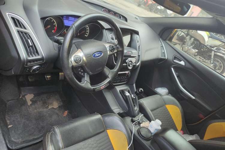 Used Ford Focus 2013 2.0T ST Orange Edition
