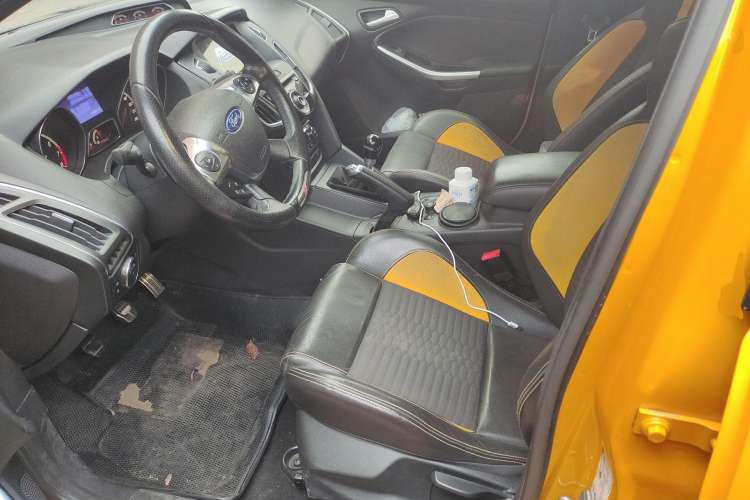 Used Ford Focus 2013 2.0T ST Orange Edition
