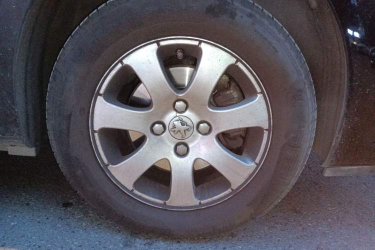 Used Peugeot 307 2011 1.6L Manual CROSS Right Front Wheel Hub