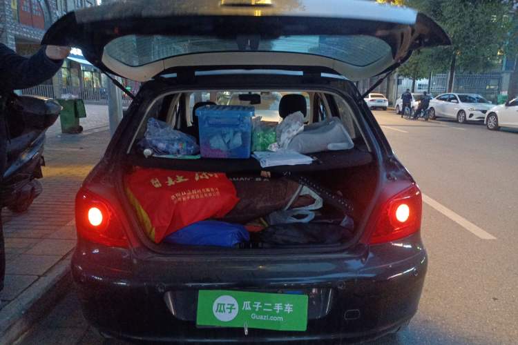 Used Peugeot 307 2011 1.6L Manual CROSS Trunk