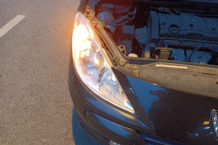 Used Peugeot 307 2011 1.6L Manual CROSS Right Front Headlight