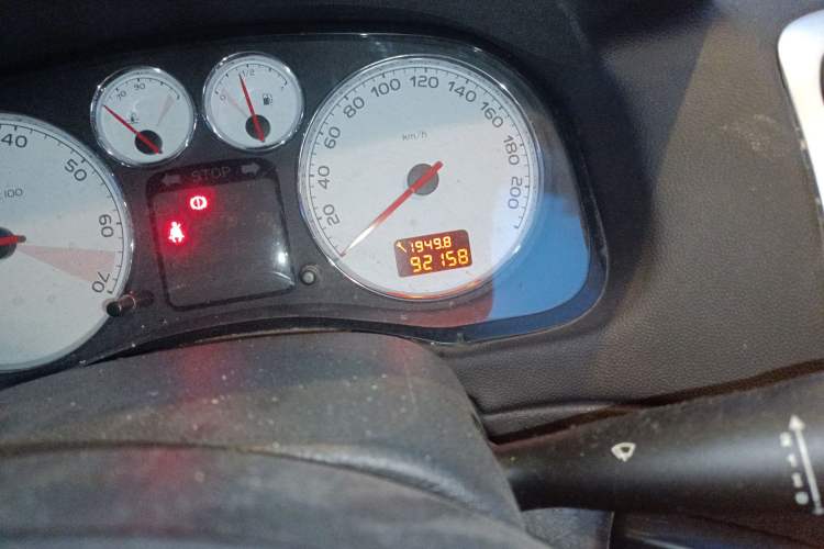 Used Peugeot 307 2011 1.6L Manual CROSS Odometer Close Up