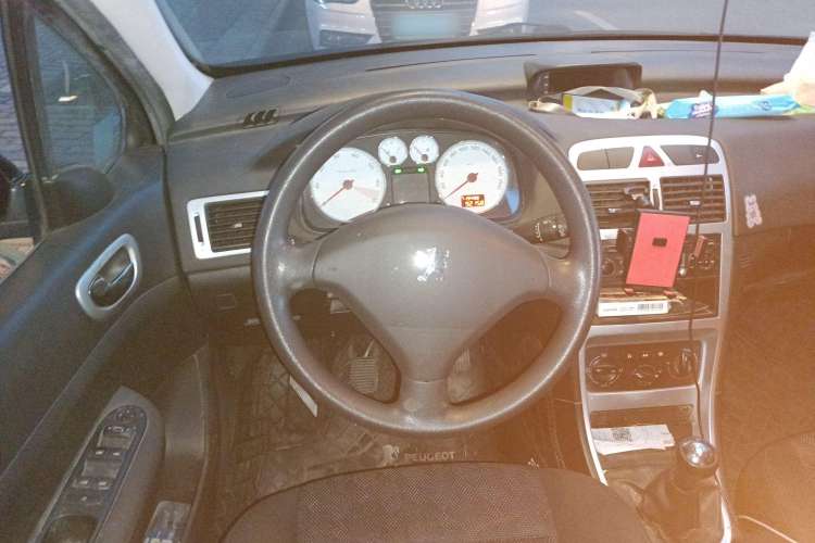 Used Peugeot 307 2011 1.6L Manual CROSS Steering Wheel