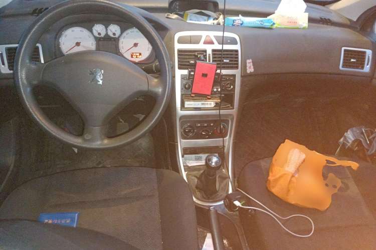 Used Peugeot 307 2011 1.6L Manual CROSS Center Console