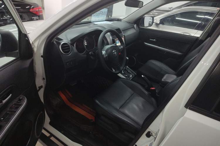 Used Suzuki Grand Vitara 2012 2.4L AT Luxury Navigation 5-Door Version