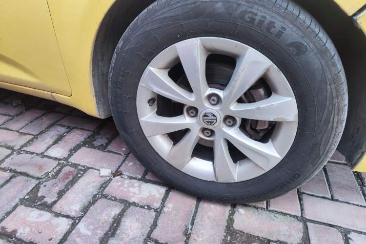 Used MG 3 2011 1.5L AMT Elite Edition Right Front Wheel Hub