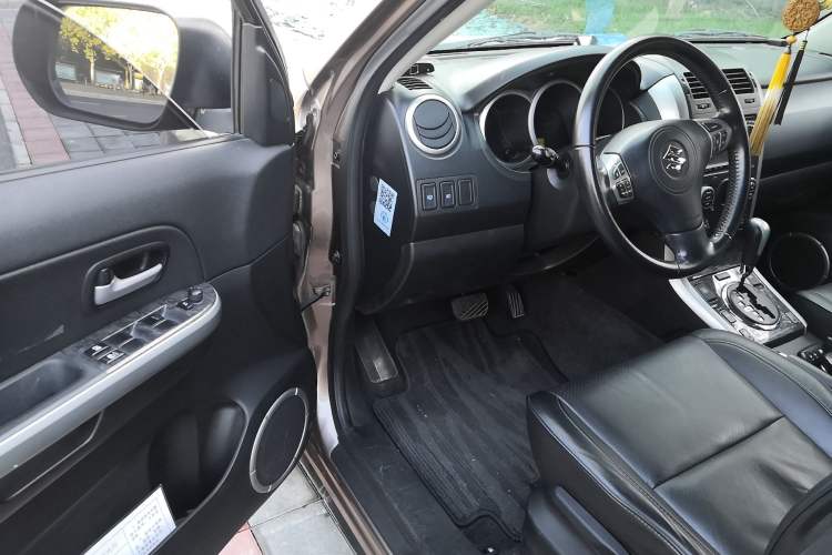 Used Suzuki Grand Vitara 2012 2.4L AT Luxury Navigation 5-Door Version