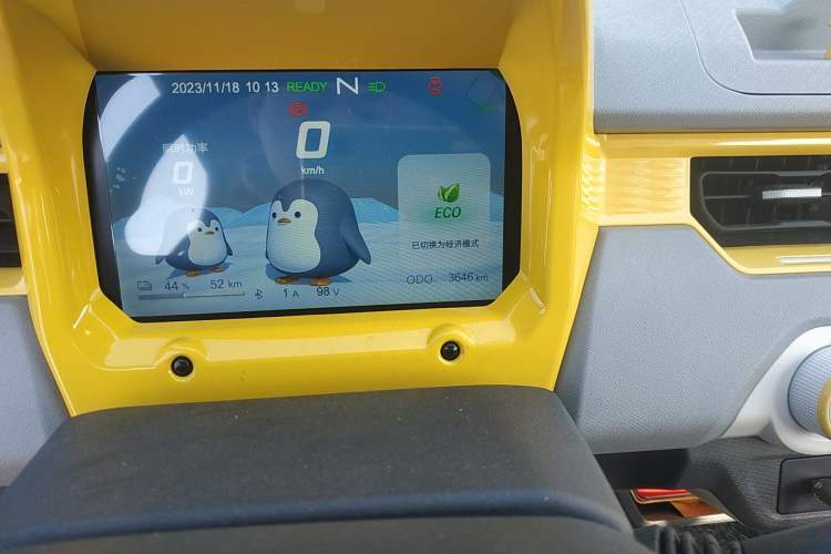 Used Chery New Energy QQ Ice Cream 2022 120km Conical Shape Lithium Iron Phosphate Odometer Close Up