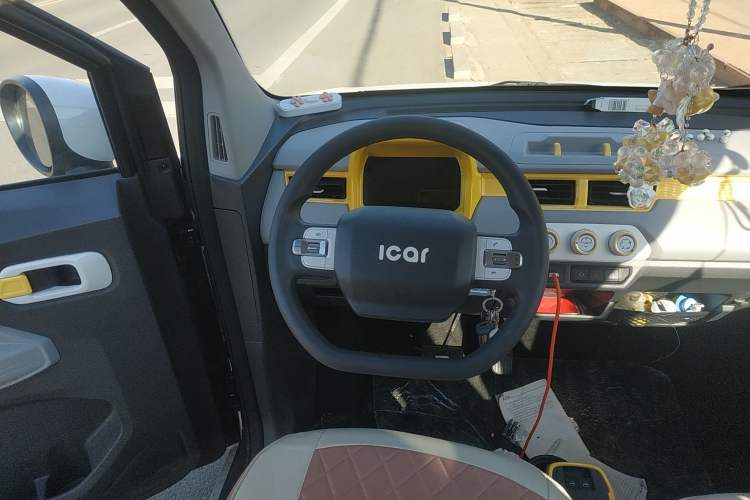 Used Chery New Energy QQ Ice Cream 2022 120km Conical Shape Lithium Iron Phosphate Steering Wheel