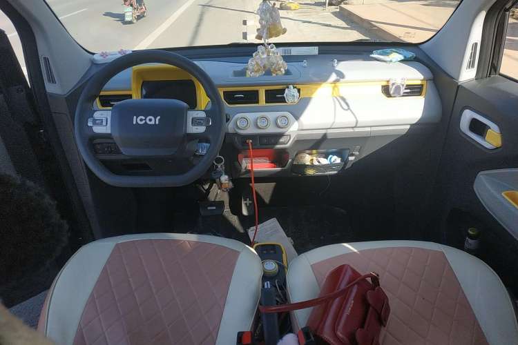 Used Chery New Energy QQ Ice Cream 2022 120km Conical Shape Lithium Iron Phosphate Center Console