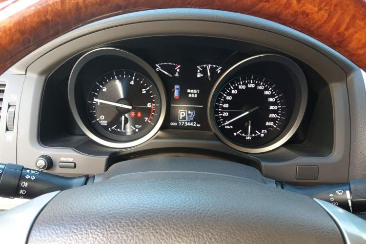 Used Toyota Land Cruiser 2012 4.6L Automatic VX-R
