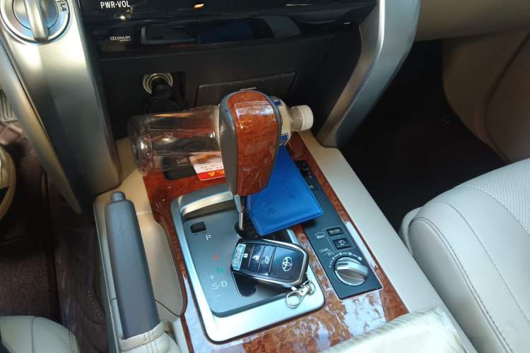 Used Toyota Land Cruiser 2012 4.6L Automatic VX-R
