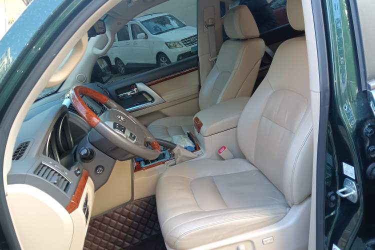 Used Toyota Land Cruiser 2012 4.6L Automatic VX-R
