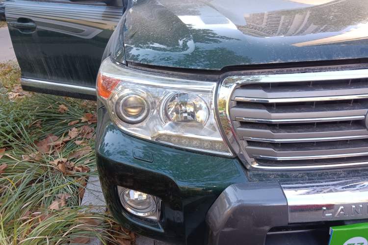 Used Toyota Land Cruiser 2012 4.6L Automatic VX-R
