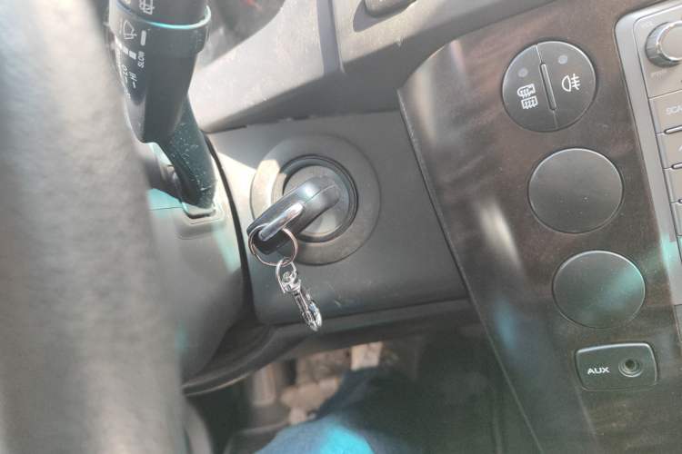 Used Roewe W5 2014 1.8T 2WD Automatic Tharu Special Edition