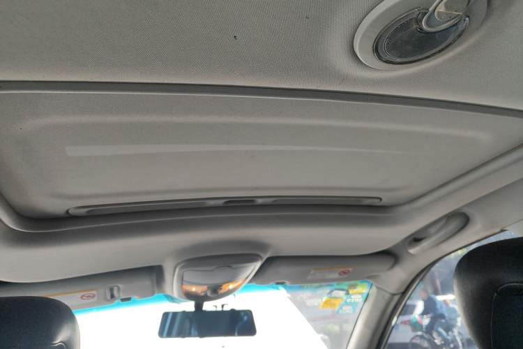 Used Roewe W5 2014 1.8T 2WD Automatic Tharu Special Edition