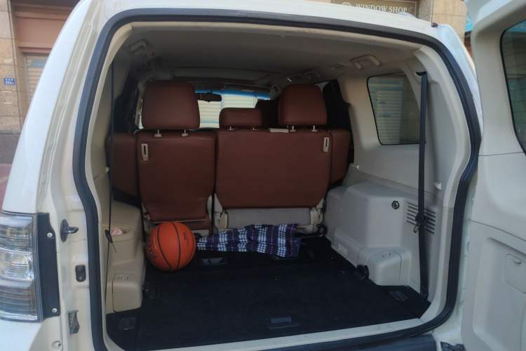 Used Mitsubishi Pajero 2010 3.0L Automatic Luxury Edition
