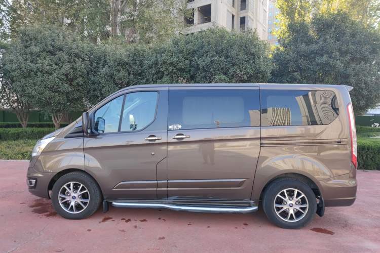 Used Ford Tourneo Custom 2017 2.0T Automatic Elite Version
