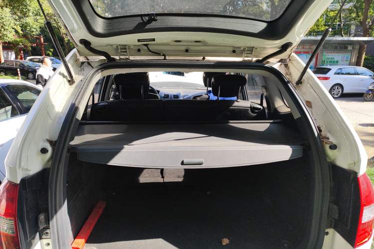 Used Roewe W5 2014 1.8T 2WD Automatic Tharu Special Edition