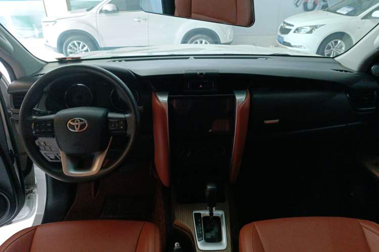 Used Toyota Fortuner 2016 2.7L Middle East Version
