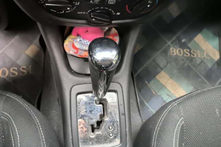 Used Peugeot 207 2010 Sedan 1.6L Automatic Yule Edition Gear Lever