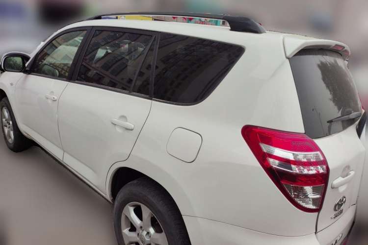 Used Toyota RAV4 2012 Luxurious Edition 2.0L Automatic All-Wheel Drive
