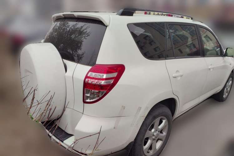 Used Toyota RAV4 2012 Luxurious Edition 2.0L Automatic All-Wheel Drive
