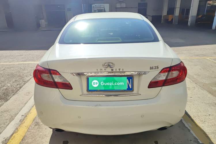Used Infiniti M Series 2011 M25 Luxury Model