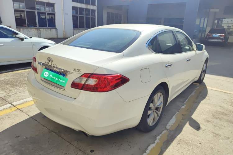 Used Infiniti M Series 2011 M25 Luxury Model