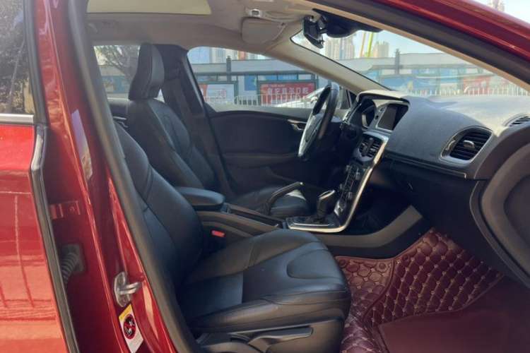 Used Volvo V40 2016 T3 Zhiyi Edition