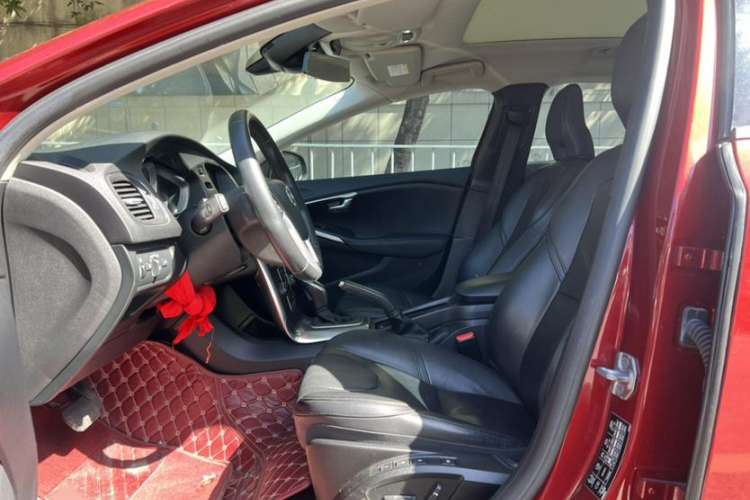 Used Volvo V40 2016 T3 Zhiyi Edition