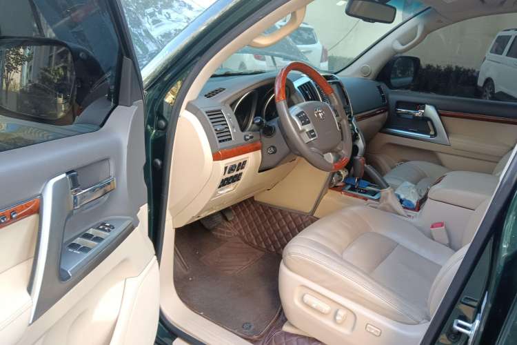 Used Toyota Land Cruiser 2012 4.6L Automatic VX-R
