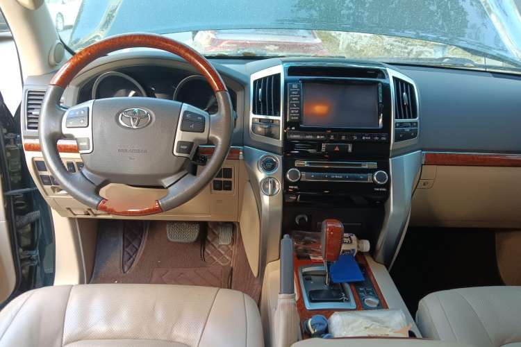 Used Toyota Land Cruiser 2012 4.6L Automatic VX-R
