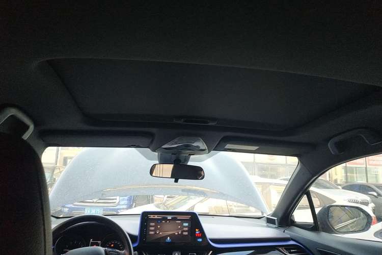 Used Toyota C-HR 2018 2.0L Leading with Sunroof China V Standard
