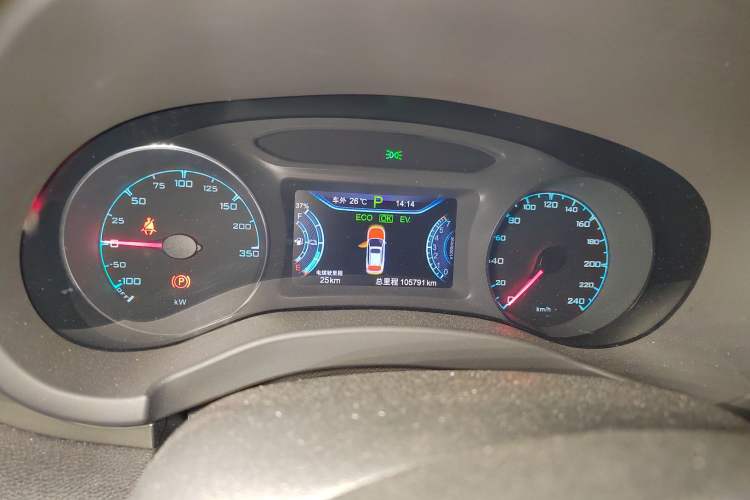 Used BYD Song New Energy 2017 Song DM 1.5TID All-Wheel Drive Luxury Model Instrument Cluster