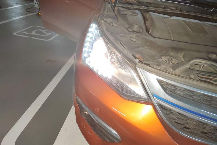 Used BYD Song New Energy 2017 Song DM 1.5TID All-Wheel Drive Luxury Model Right Front Headlight