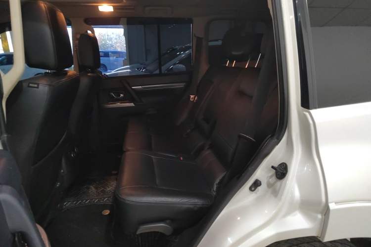 Used Mitsubishi Pajero 2015 3.0L Automatic Elite Plus Version China V Standard